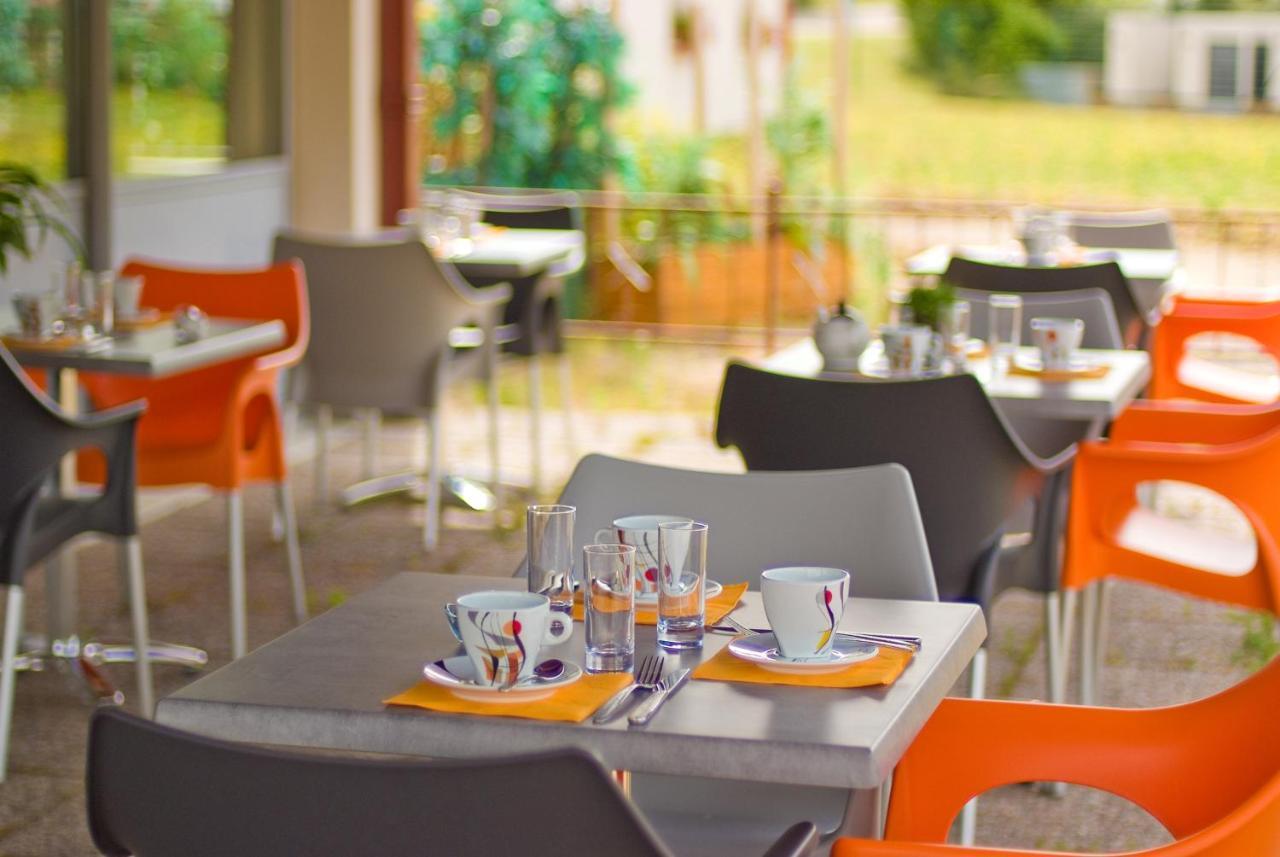 Logis Hotel Restaurant De La Madeleine Commercy ภายนอก รูปภาพ